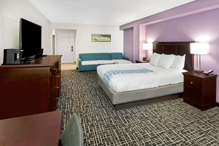 1 King Bed (3 of 14)