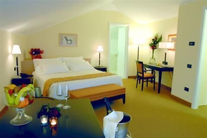 Room 6 of 26