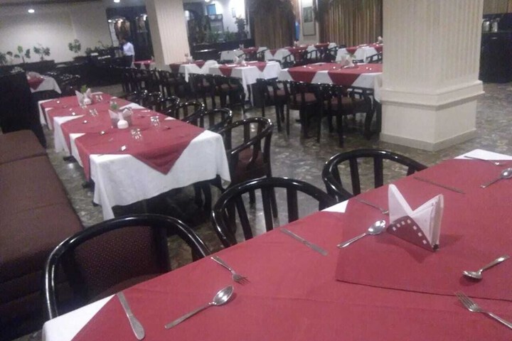 Dining 38 of 65