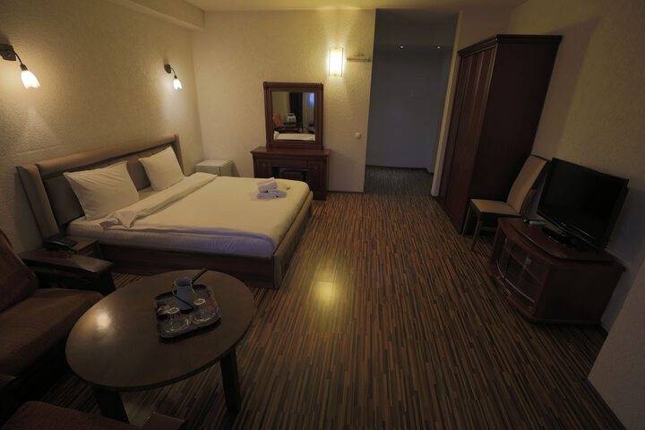 Room 35 of 84