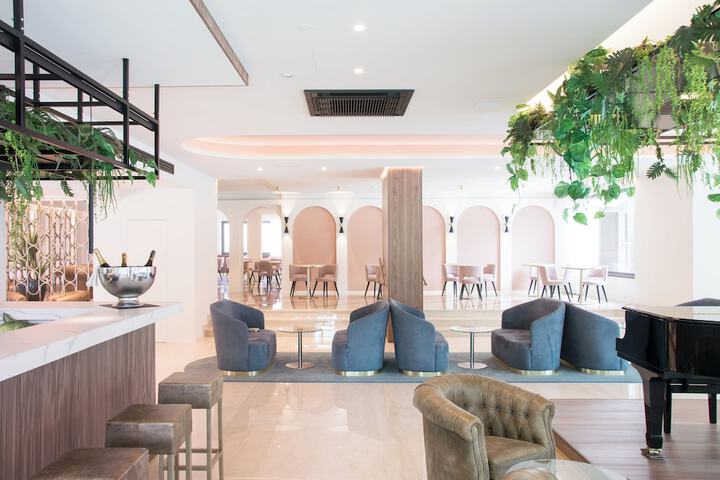 Entrance & Lobby