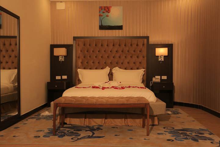 Room 12 of 37