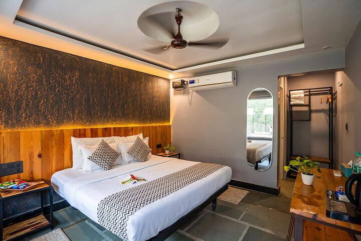 Room 2 of 35