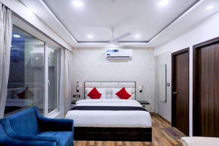 Room 5 of 9