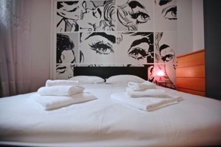 Room 4 of 18