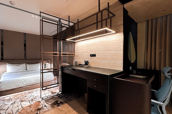 Room 44 of 101