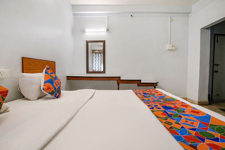 Room 13 of 27