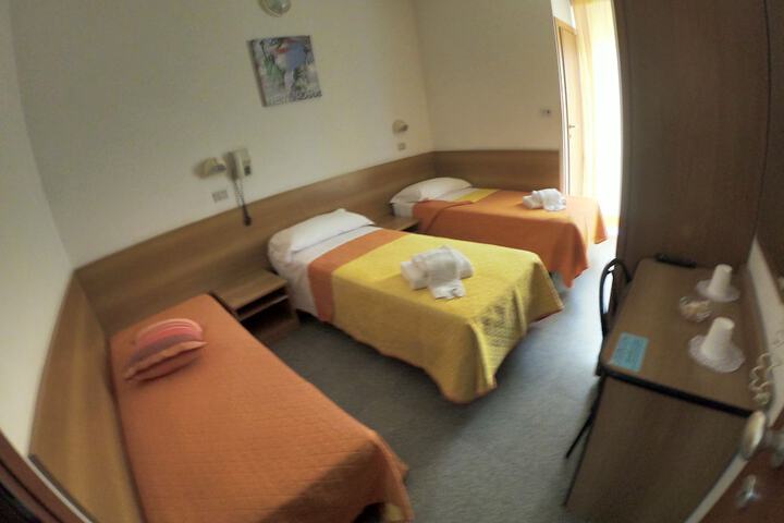 Room 3 of 34