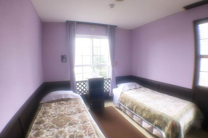 Room 3 of 78