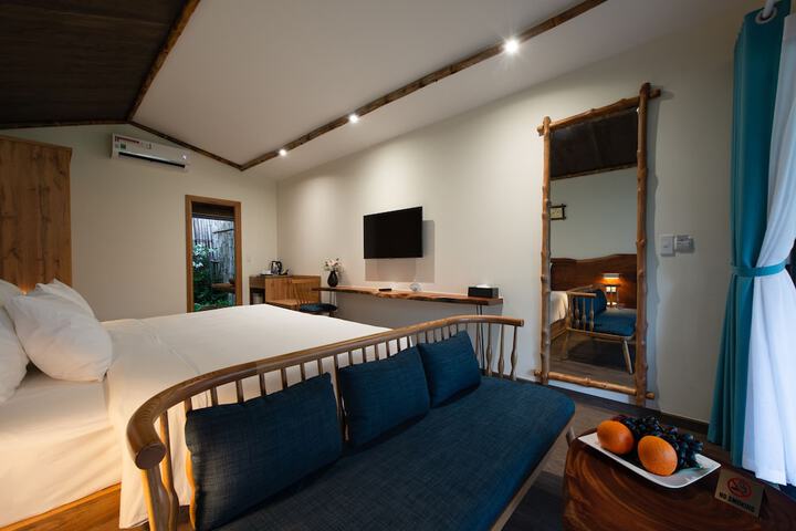 Room 13 of 79