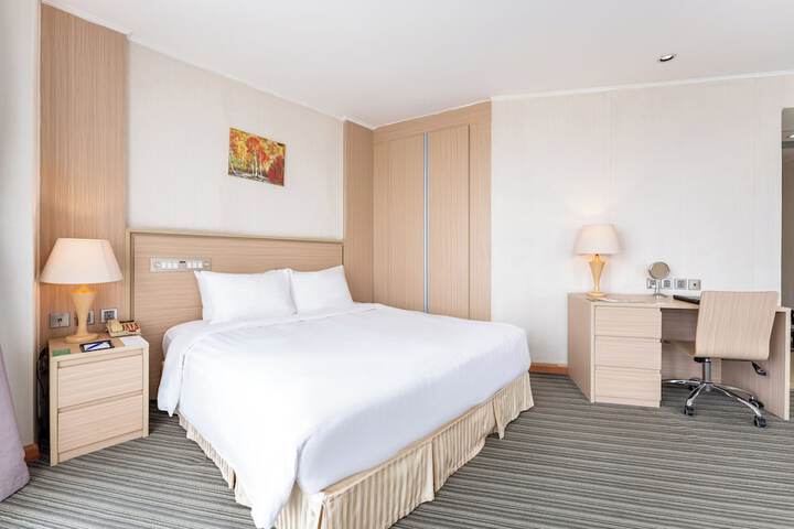 Room 35 of 184