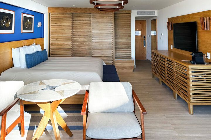 Room 53 of 192