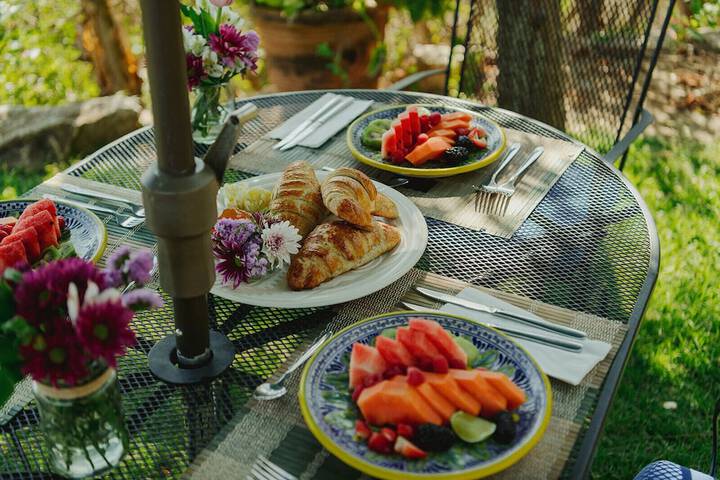 Breakfast/Coffee Service 80 of 130