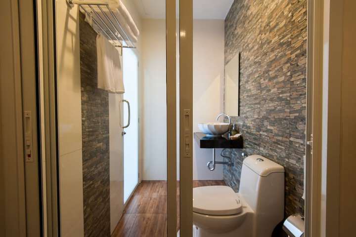 Room 14 of 38