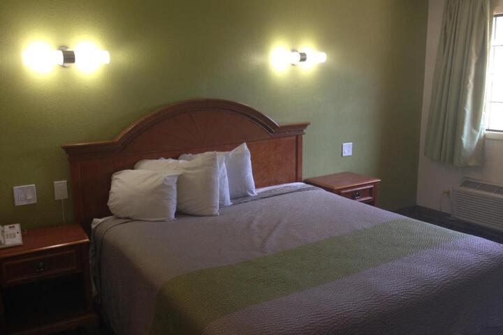 1 King Bed Accessible (3 of 3)