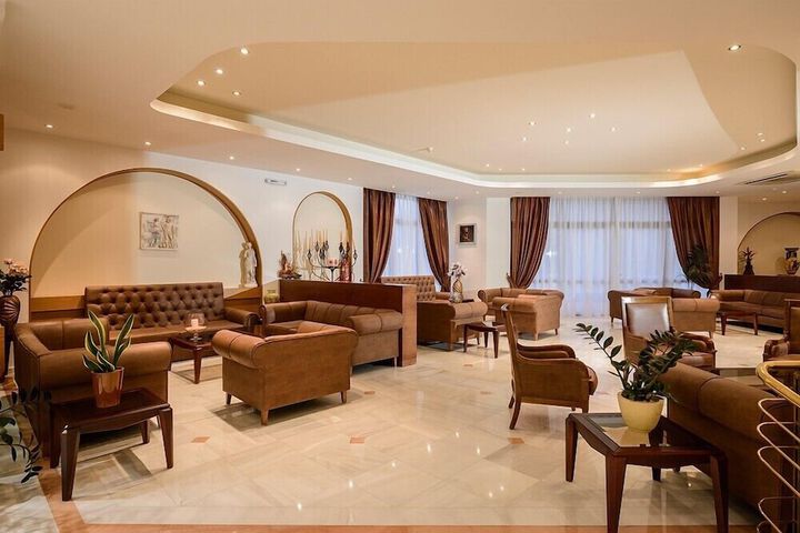 Lounge 282 of 340