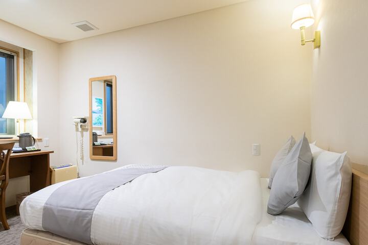 Room 4 of 20