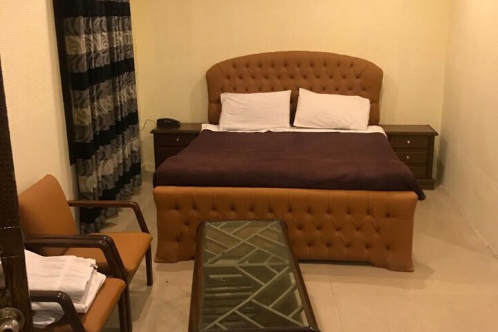 Room 25 of 46