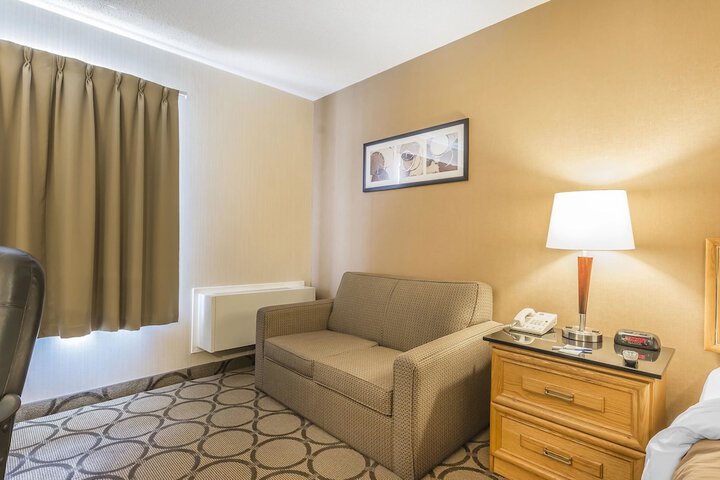 2 Queen Beds (2 of 10)