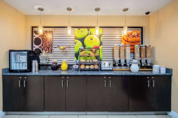 Breakfast/Coffee Service 32 of 42