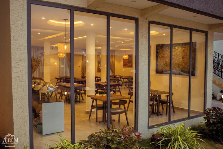 Dining 118 of 144