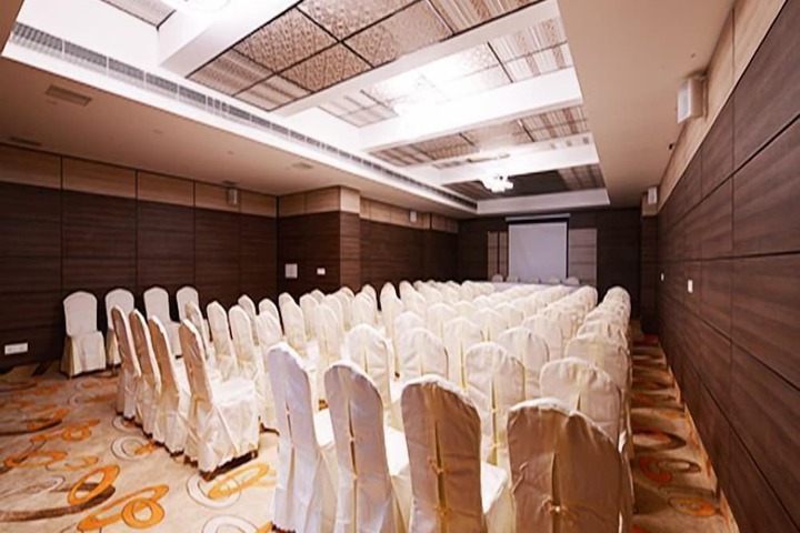 Ballroom/Hall 34 of 40