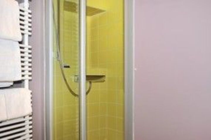 Room 4 of 12