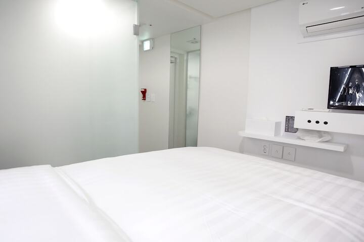Room 13 of 44