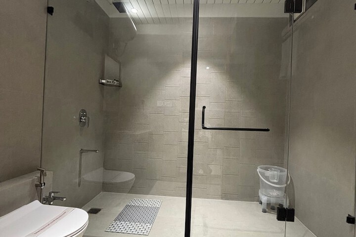 Room 18 of 32