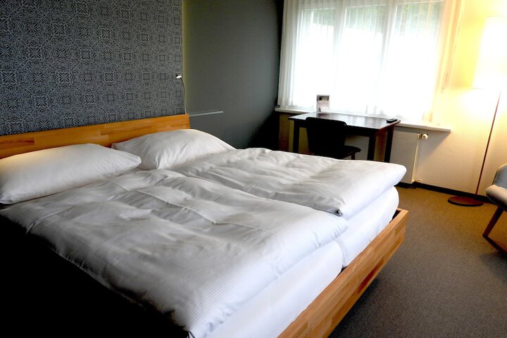 Room 10 of 40
