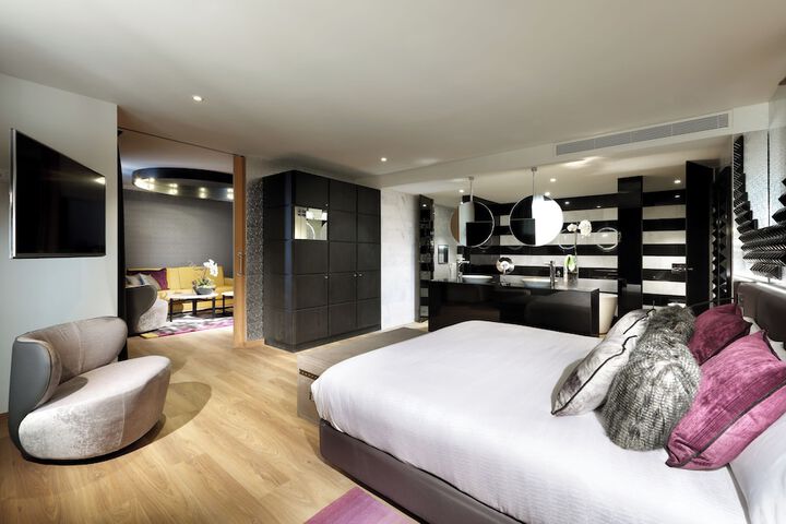Room 34 of 140