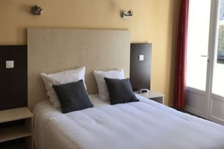 Room 18 of 33