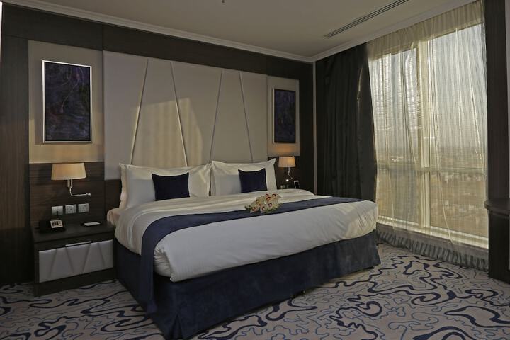 Room 18 of 77