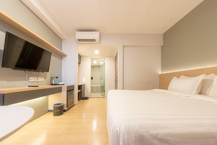 Room 28 of 54