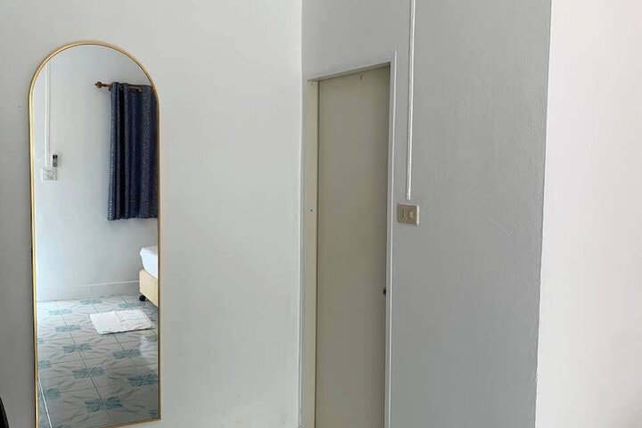 Room 10 of 106