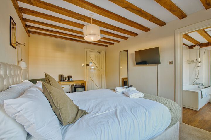 Room 4 of 10