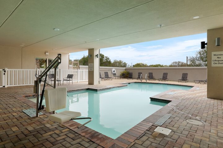 Hotel Pool