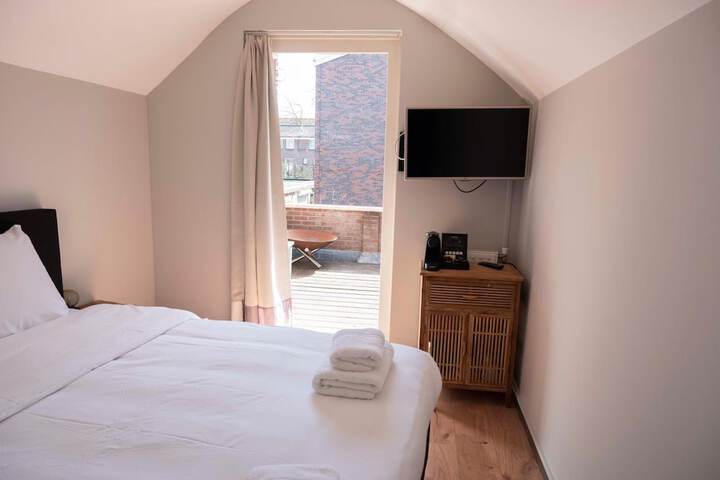 Room 4 of 44