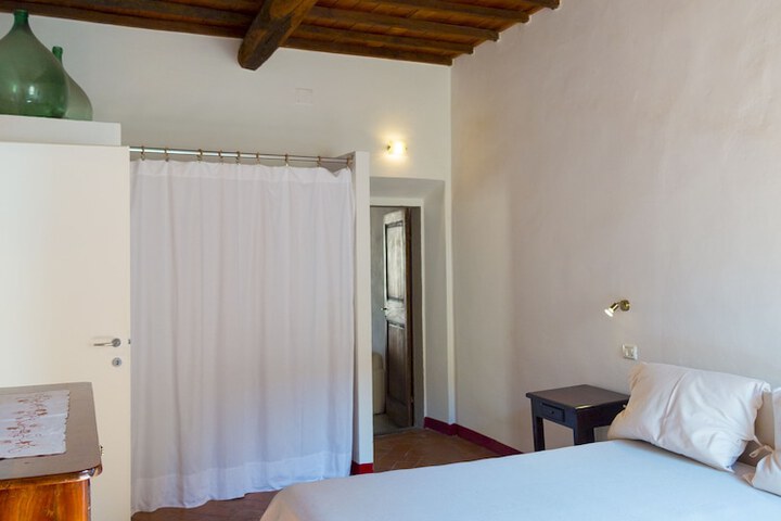 Room 4 of 35