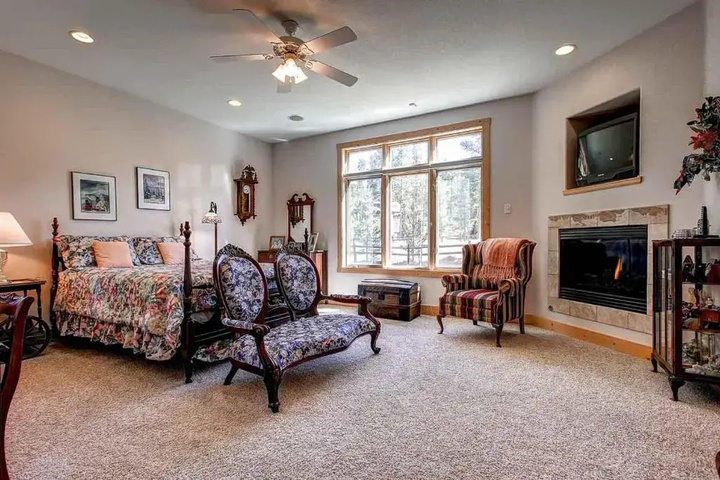 Room 4 of 19