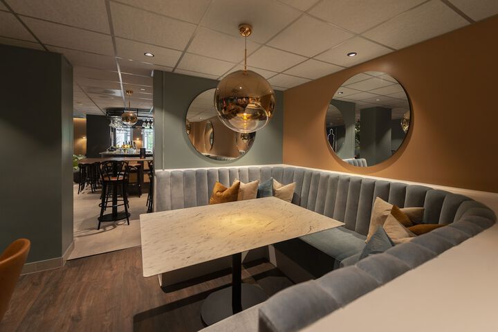 Lounge 54 of 66