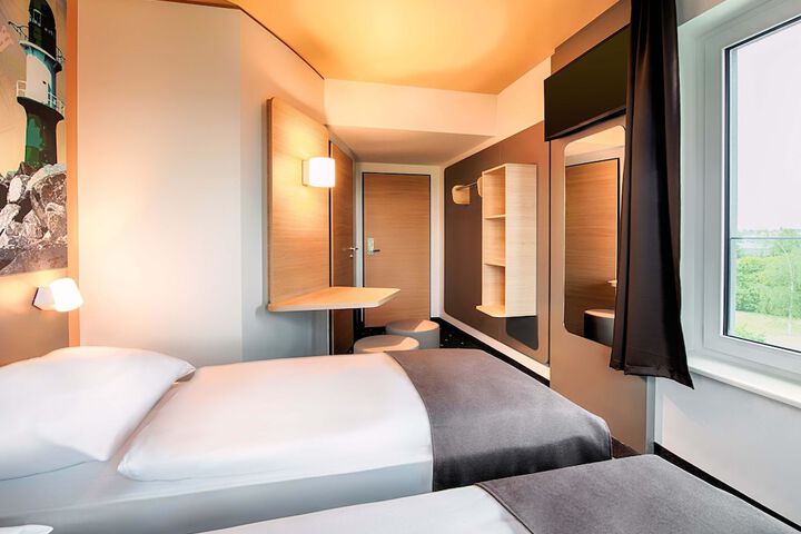 Room 9 of 26
