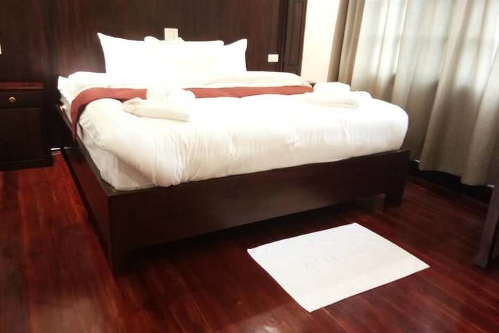 Room 12 of 28