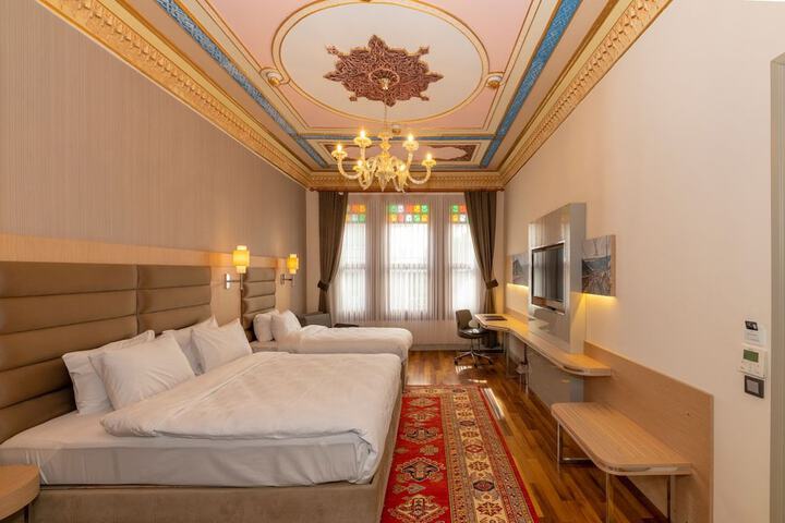 Room 48 of 102