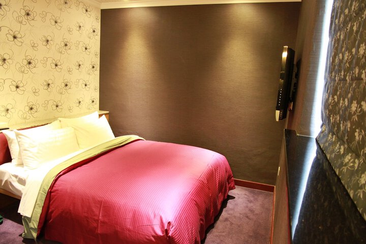 Room 8 of 22