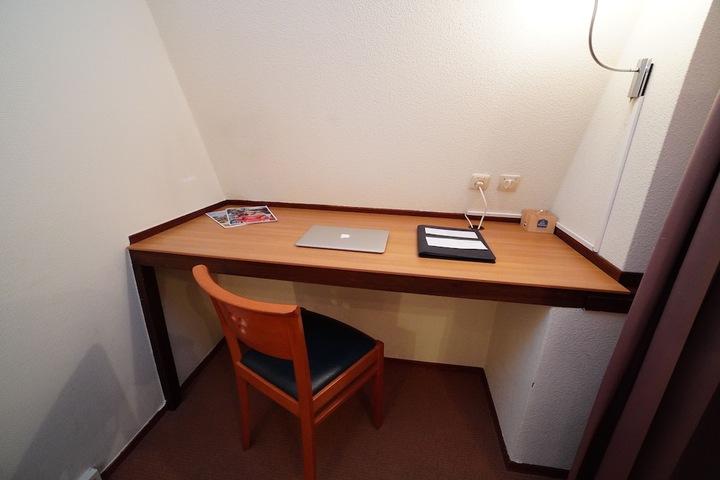 Room 10 of 65