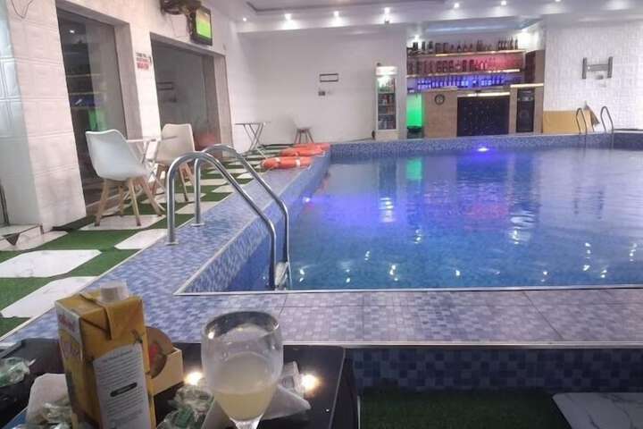 Pool 20 of 64