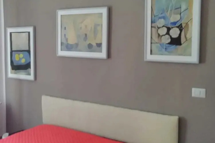 Room 2 of 9