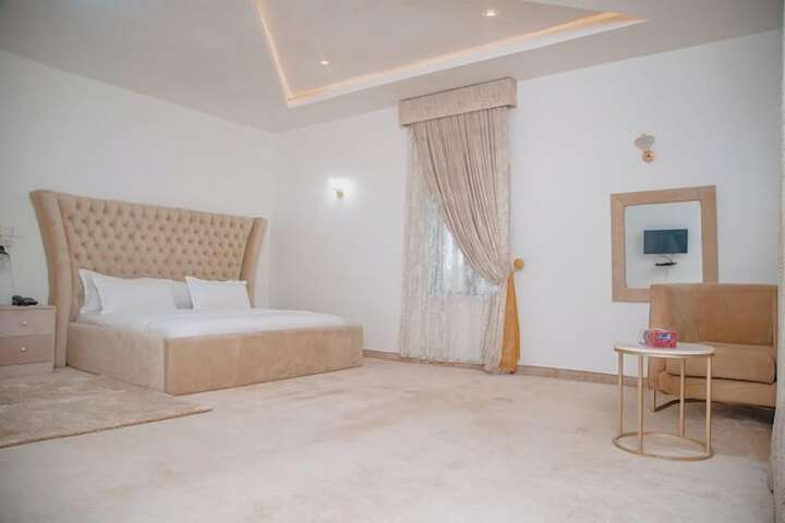 Room 8 of 35