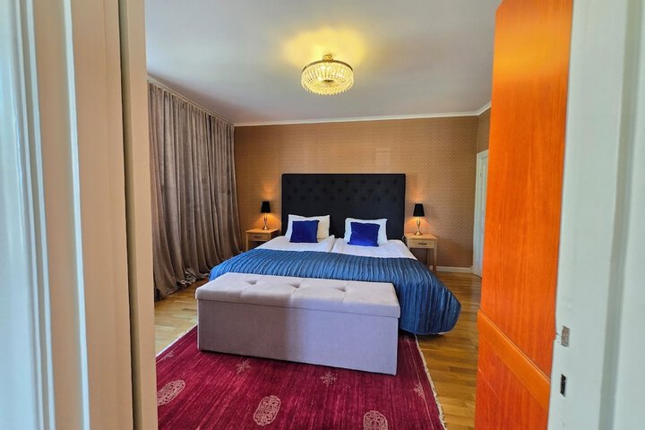 Room 106 of 334